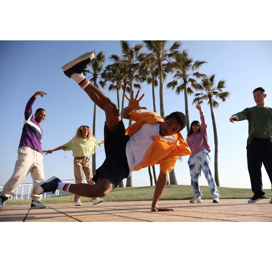 Schwarz Canon EOS R10 Systemkamera, mit Objektiv RF-S 18-150mm f/3.5-6.3 IS STM.4