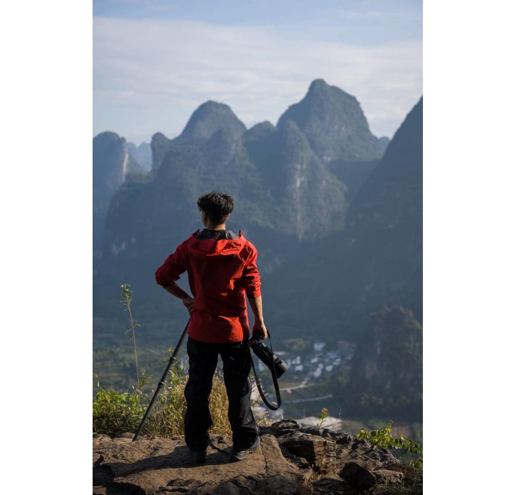 Black Sigma 70-200mm f/2.8 DG DN OS Sports Lens (Sony E).4