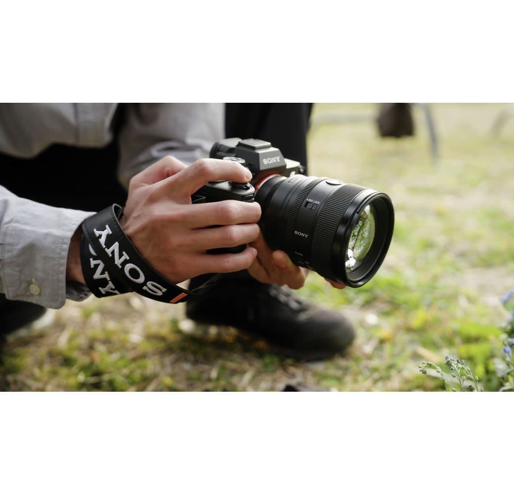 Black Sony FE 85mm F/1.4 GM II.10