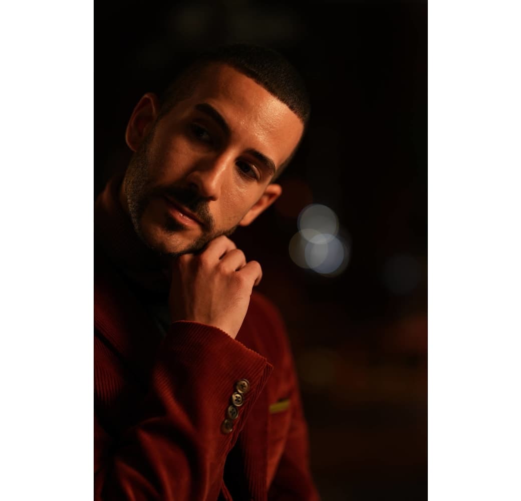 Black Sony FE 85mm F/1.4 GM II.20